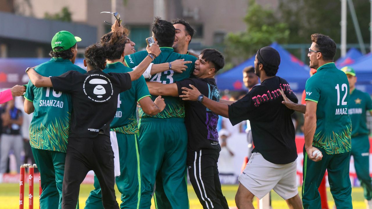 আইজাজ খান হংকং বনাম বাংলাদেশ সিক্সেস ফাইনাল