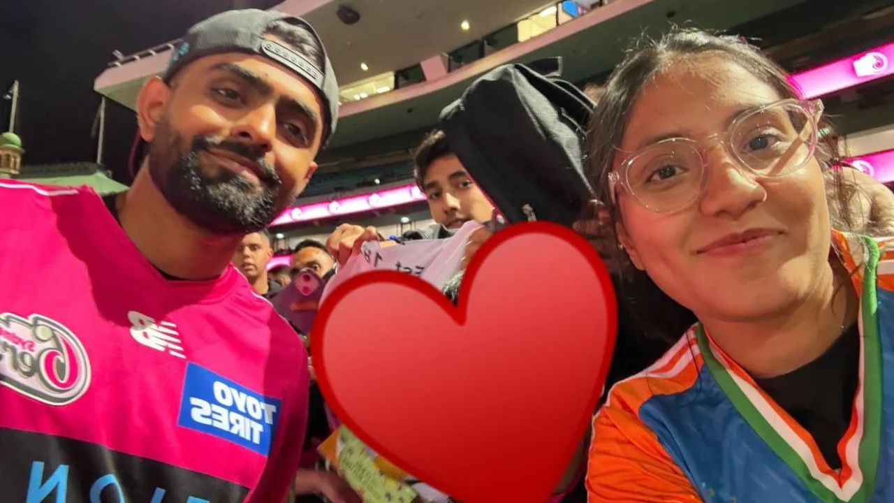 ভারতীয় জার্সিতে বাবর আজমের অটোগ্রাফ বিতর্ক