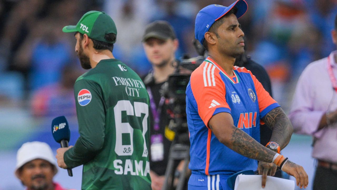 ভারত পাকিস্তান হাত মেলানো টি২০ ওয়ার্ল্ড কাপ ২০২৬