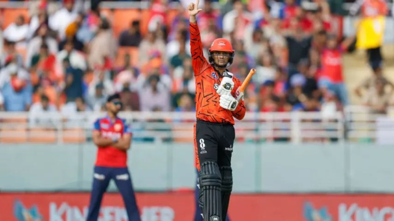 অভিষেক শর্মা ১৮ বলে ফিফটি আইপিএল ২০২৬