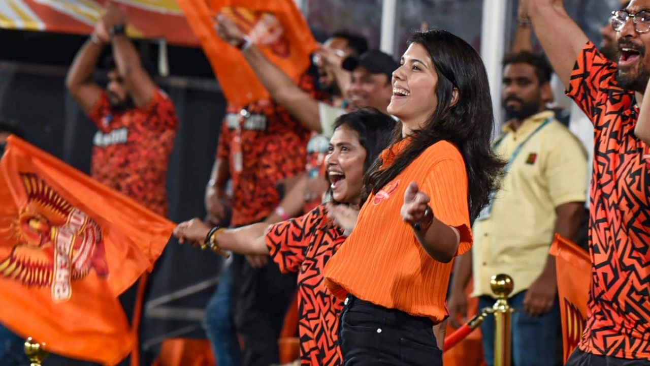 কাব্যা মারান নীল গোলাপ ভাইরাল ভিডিও