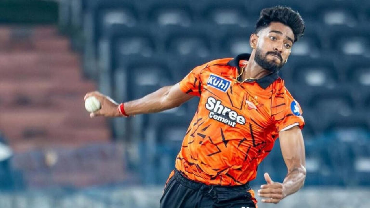 প্রফুল্ল হিঙ্গে ডেবিউ ঝড়